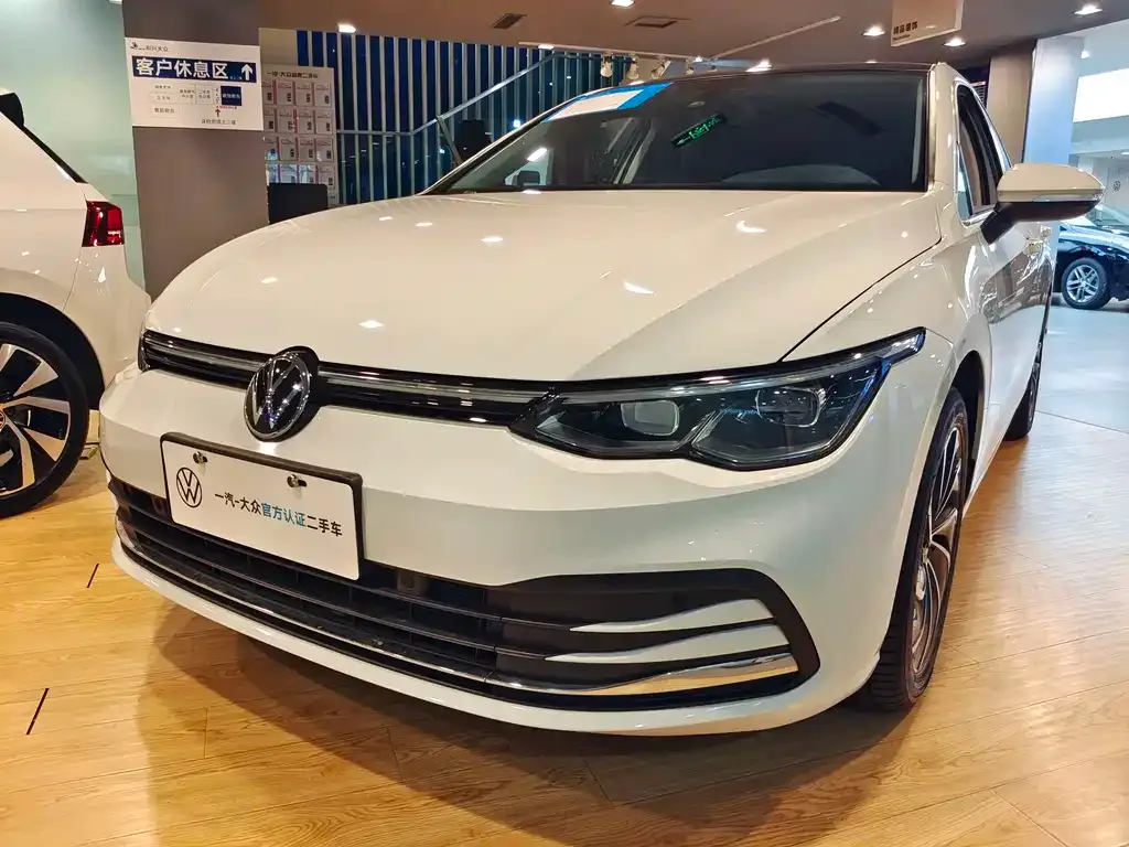 Volkswagen Golf 2024 из CN, фото 1