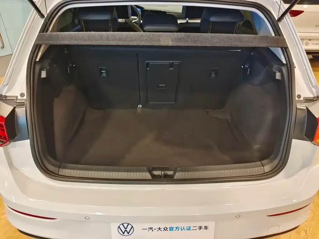Volkswagen Golf 2024 из CN, фото 4