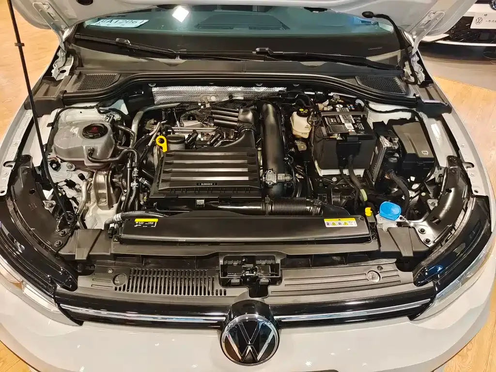 Volkswagen Golf 2024 из CN, фото 10