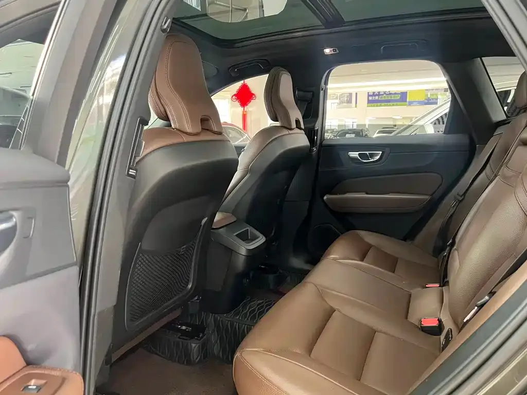 Volvo XC60 2021 из CN, фото 2