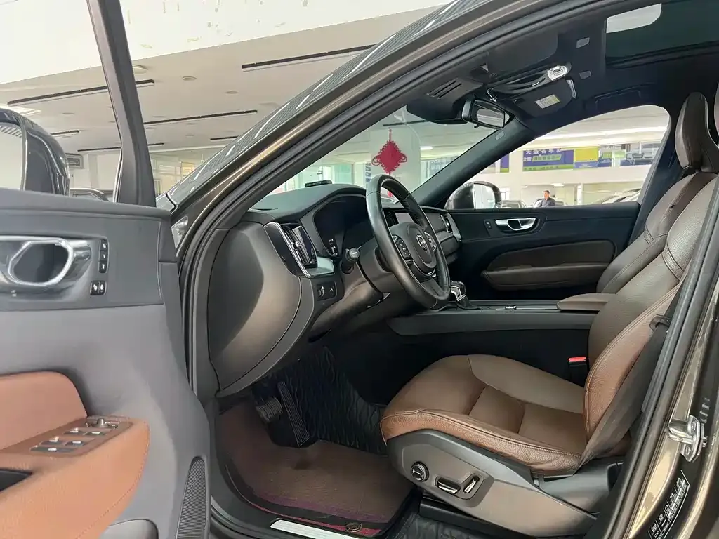 Volvo XC60 2021 из CN, фото 5