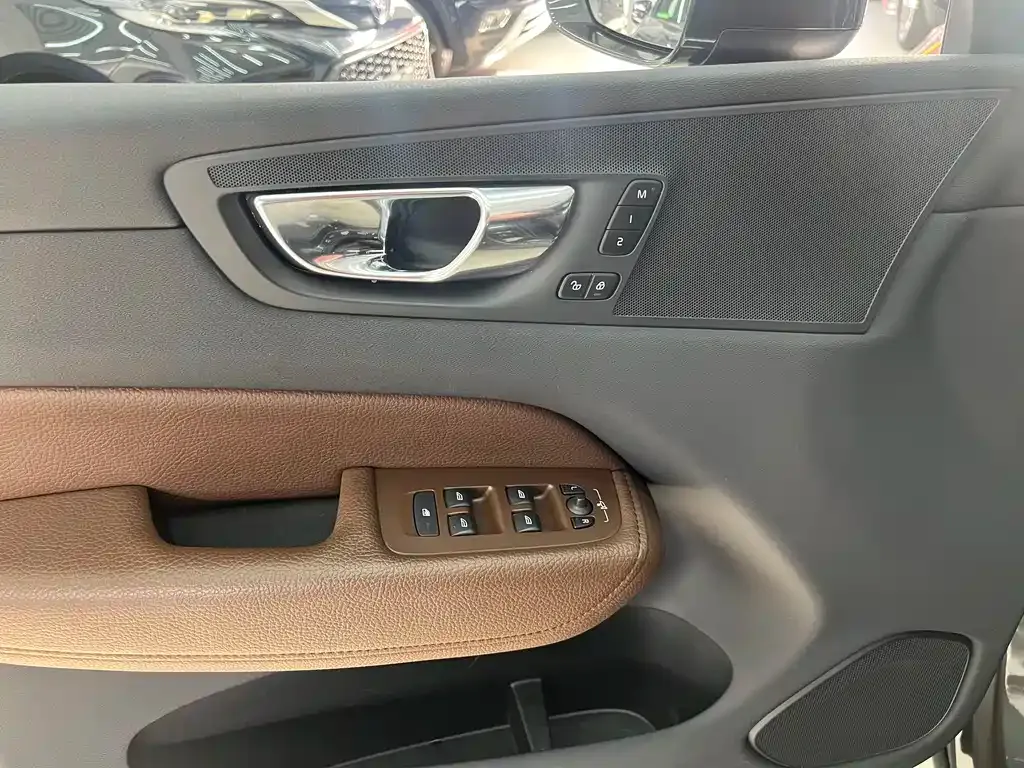 Volvo XC60 2021 из CN, фото 3