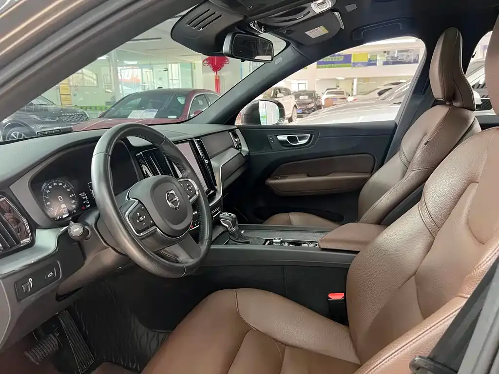 Volvo XC60 2021 из CN, фото 4