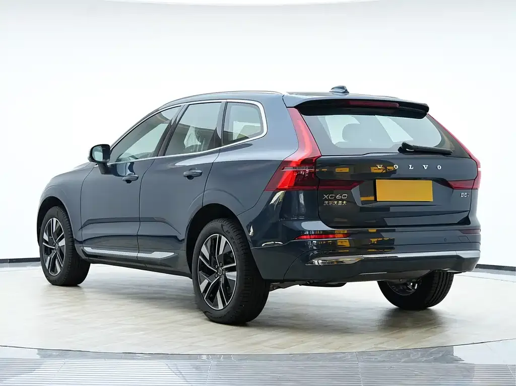 Volvo XC60 — фото 9
