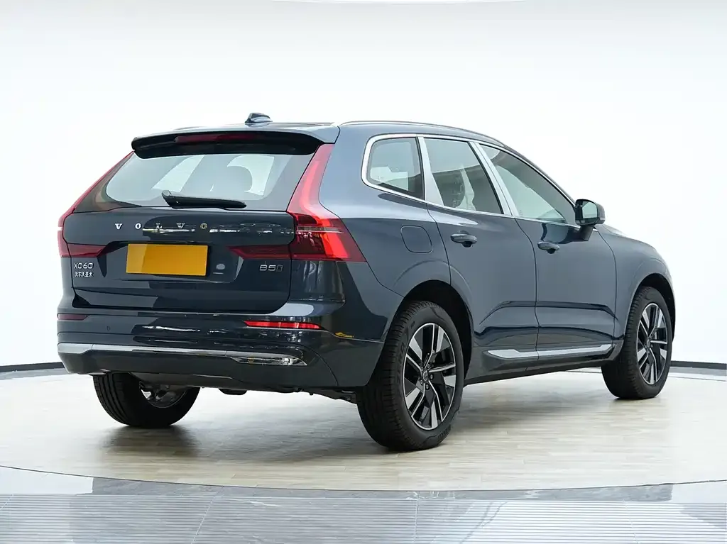 Volvo XC60 — фото 5