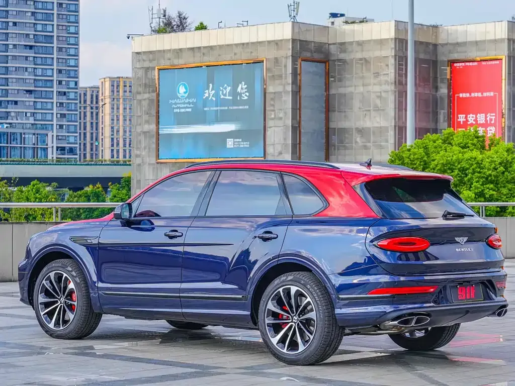 Bentley Bentayga 2023 из CN, фото 4