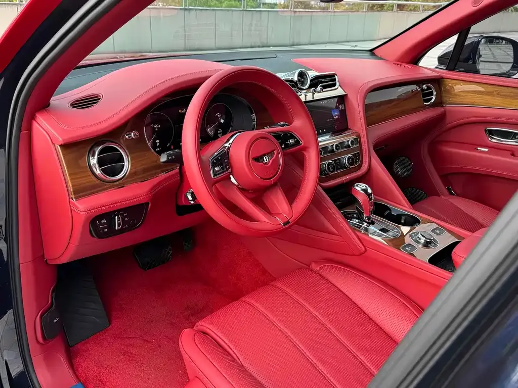 Bentley Bentayga 2023 из CN, фото 6
