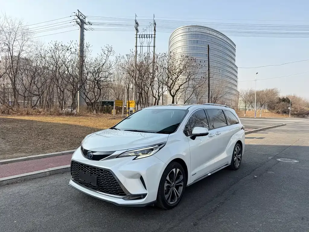 Toyota Granvia 2023 из CN, фото 1