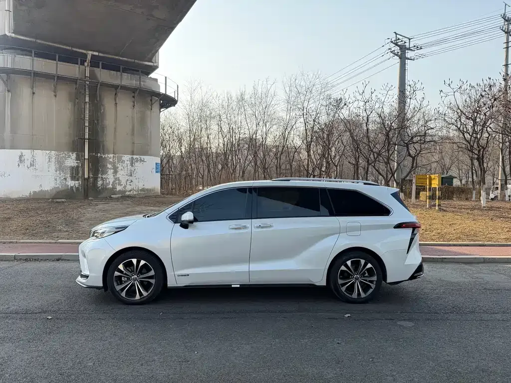 Toyota Granvia 2023 из CN, фото 6