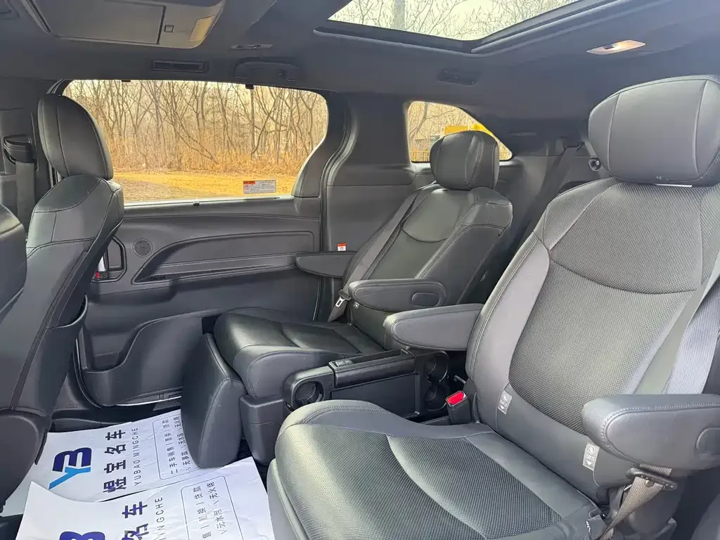 Toyota Granvia 2023 из CN, фото 7