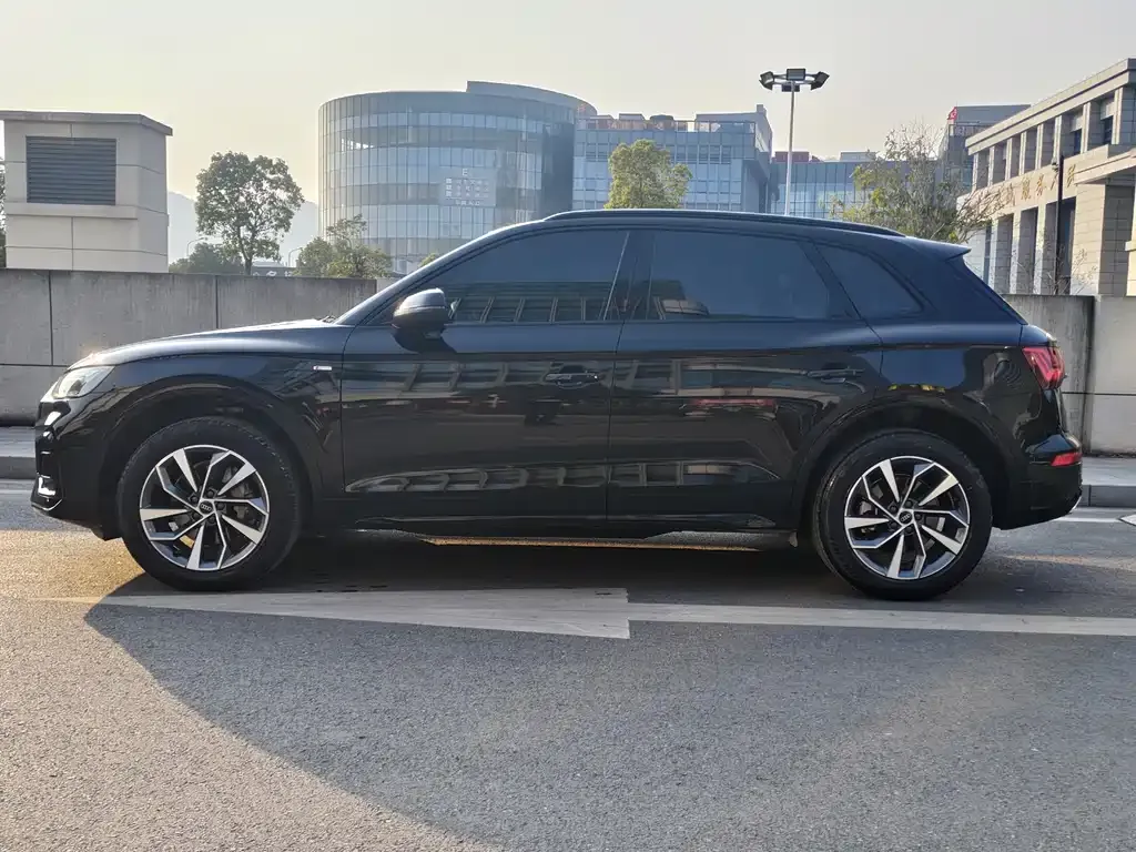 Audi Q5L 2024 из CN, фото 5