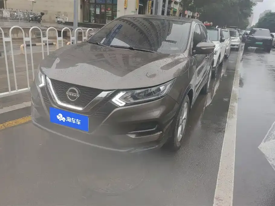 Nissan Qashqai — фото 1