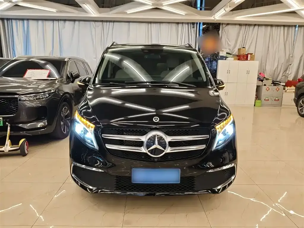 Mercedes-Benz V-Class 2023 из CN, фото 5