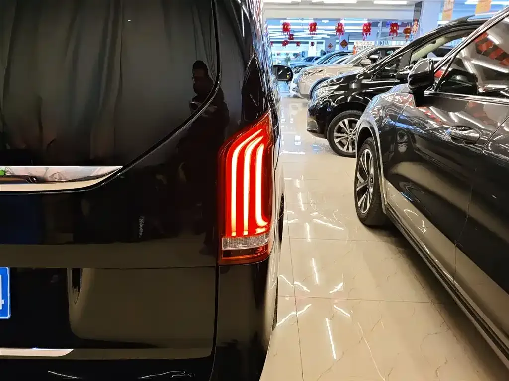 Mercedes-Benz V-Class 2023 из CN, фото 3