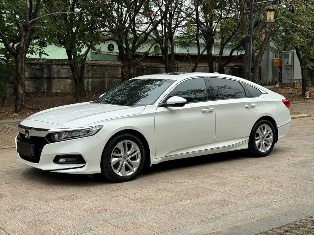 Honda Accord — фото 1