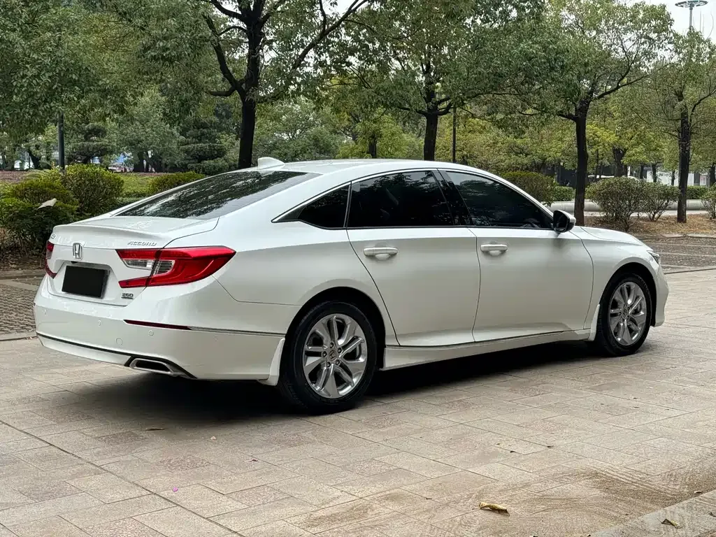 Honda Accord — фото 7