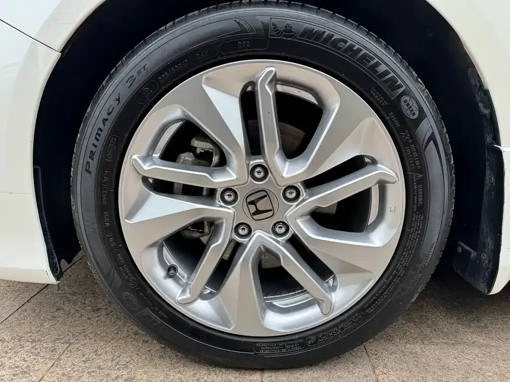 Honda Accord — фото 9