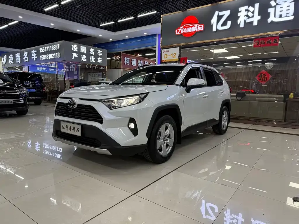 Toyota RAV4 2024 из CN, фото 1