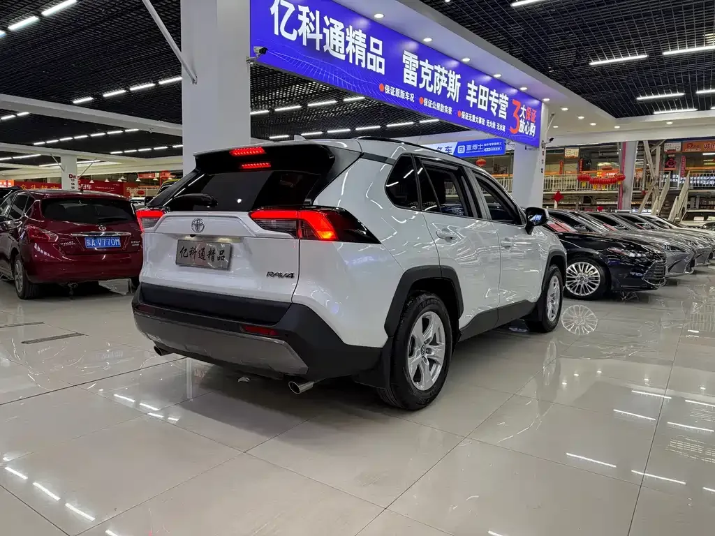 Toyota RAV4 2024 из CN, фото 5