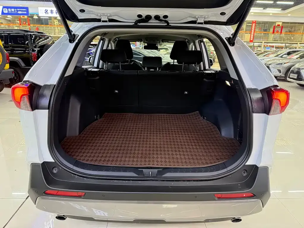 Toyota RAV4 2024 из CN, фото 4