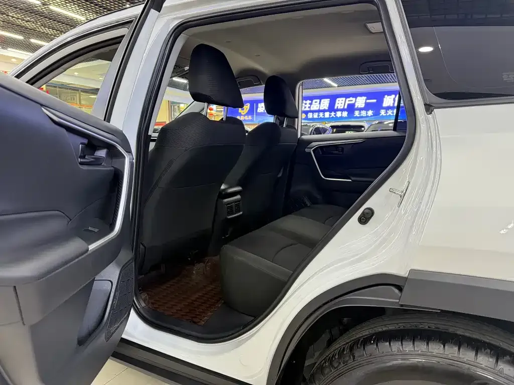 Toyota RAV4 2024 из CN, фото 8