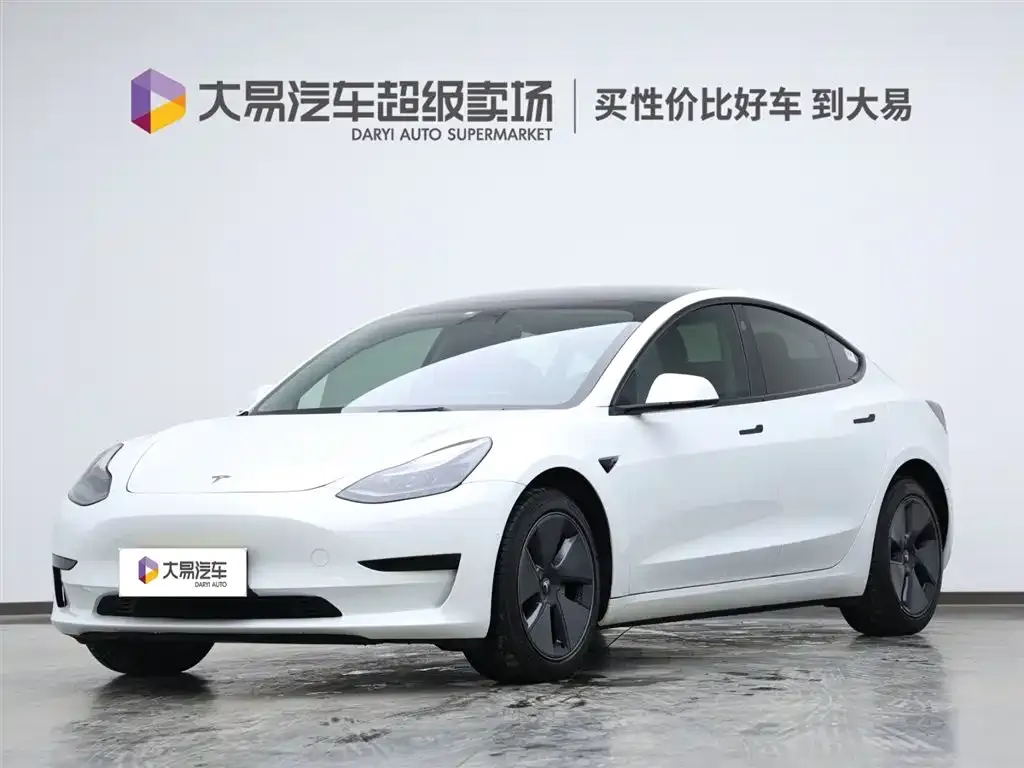 Tesla Model 3 — фото 1