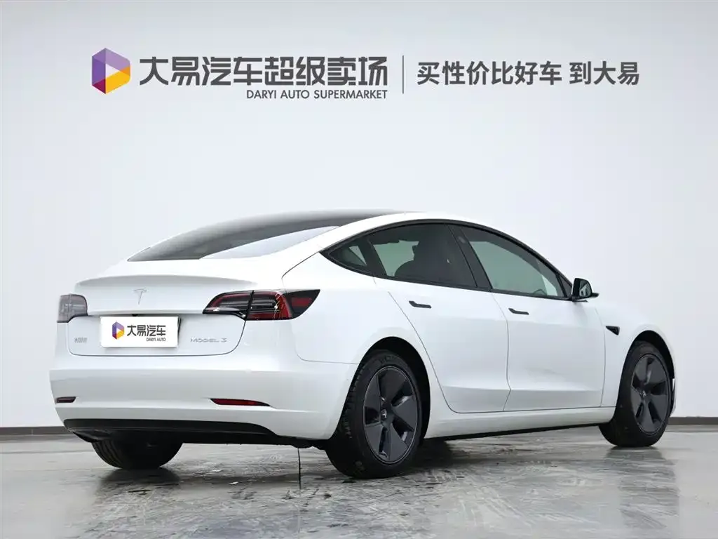 Tesla Model 3 — фото 10