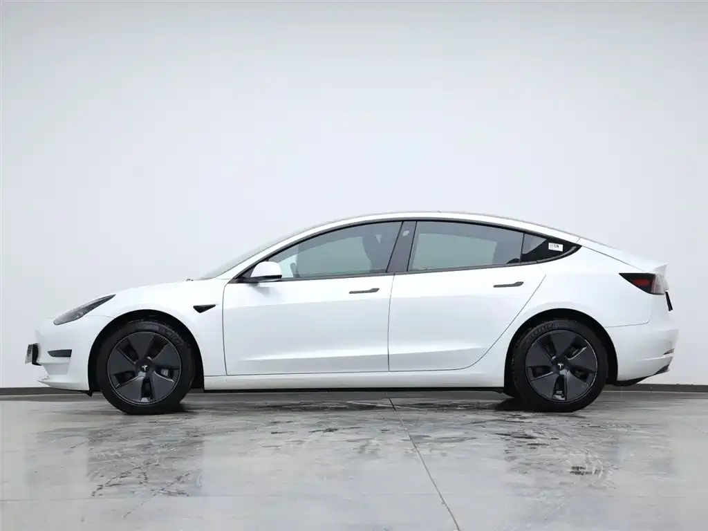 Tesla Model 3 — фото 5