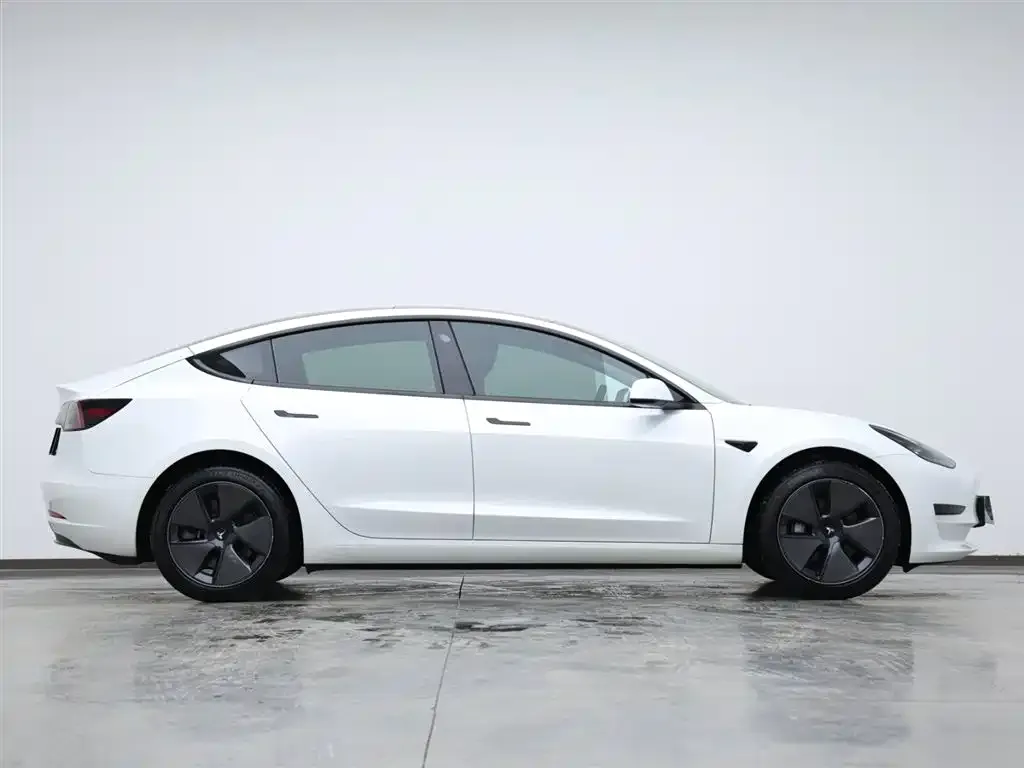 Tesla Model 3 — фото 7