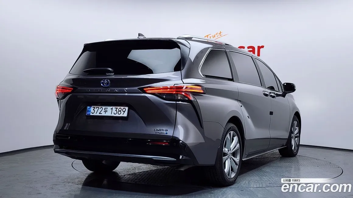 Toyota Sienna 2024 из KR, фото 2