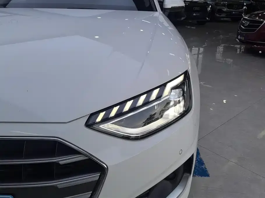 Audi A4L 2021 из CN, фото 5