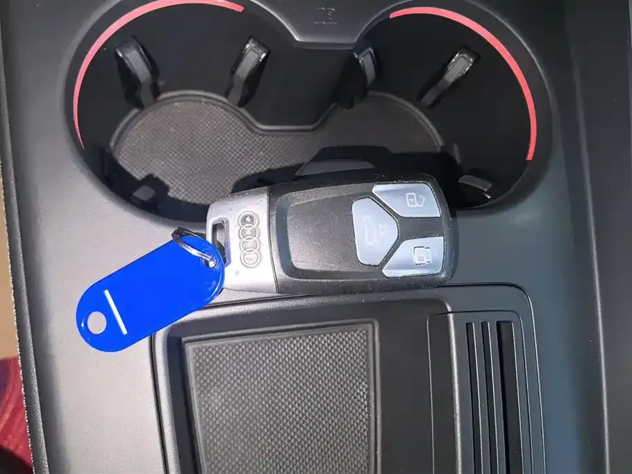 Audi A4L 2021 из CN, фото 9