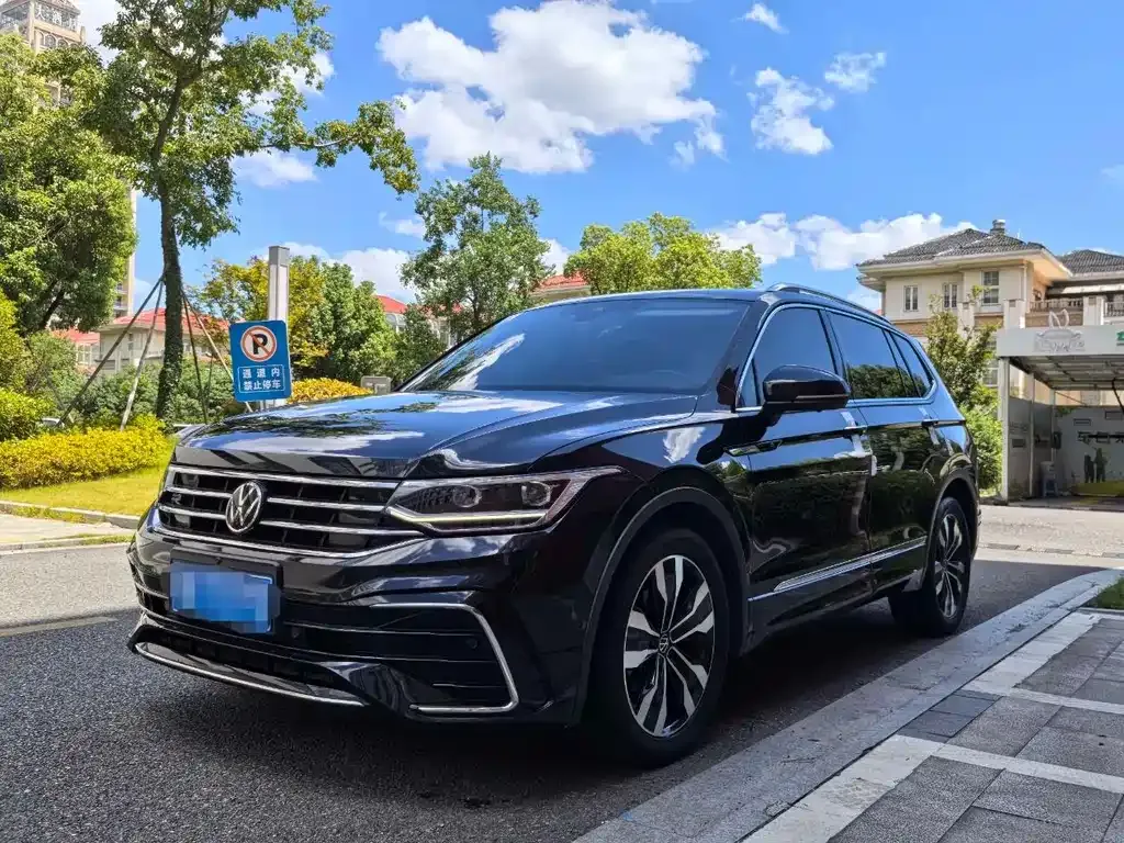Volkswagen Tiguan L — фото 1