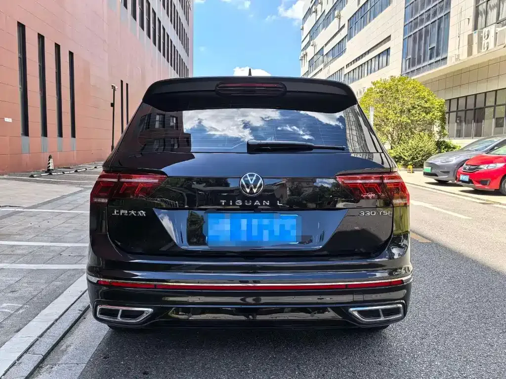 Volkswagen Tiguan L — фото 9