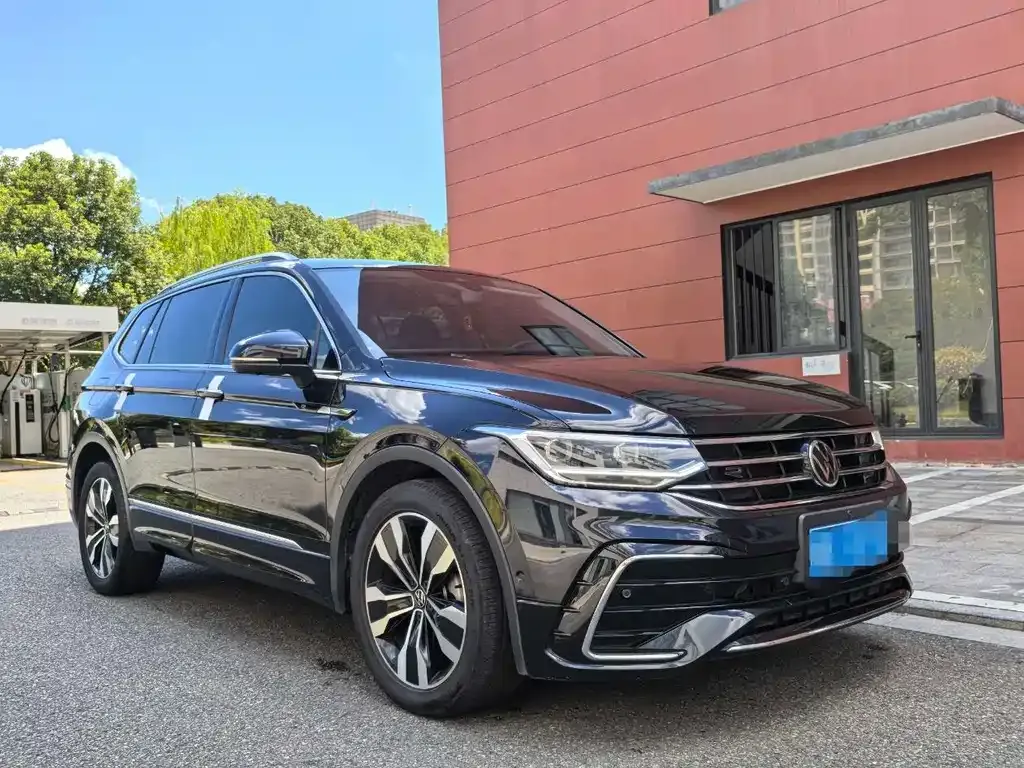 Volkswagen Tiguan L — фото 3