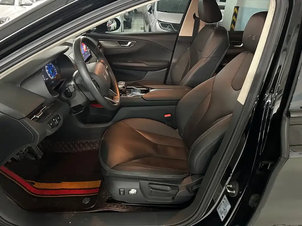 Hongqi E-QM5 2024 из CN, фото 2