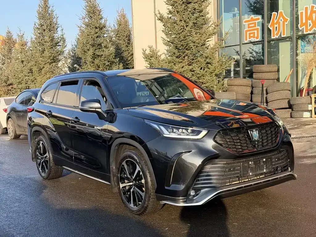 Toyota Crown Kluger 2022 из CN, фото 8