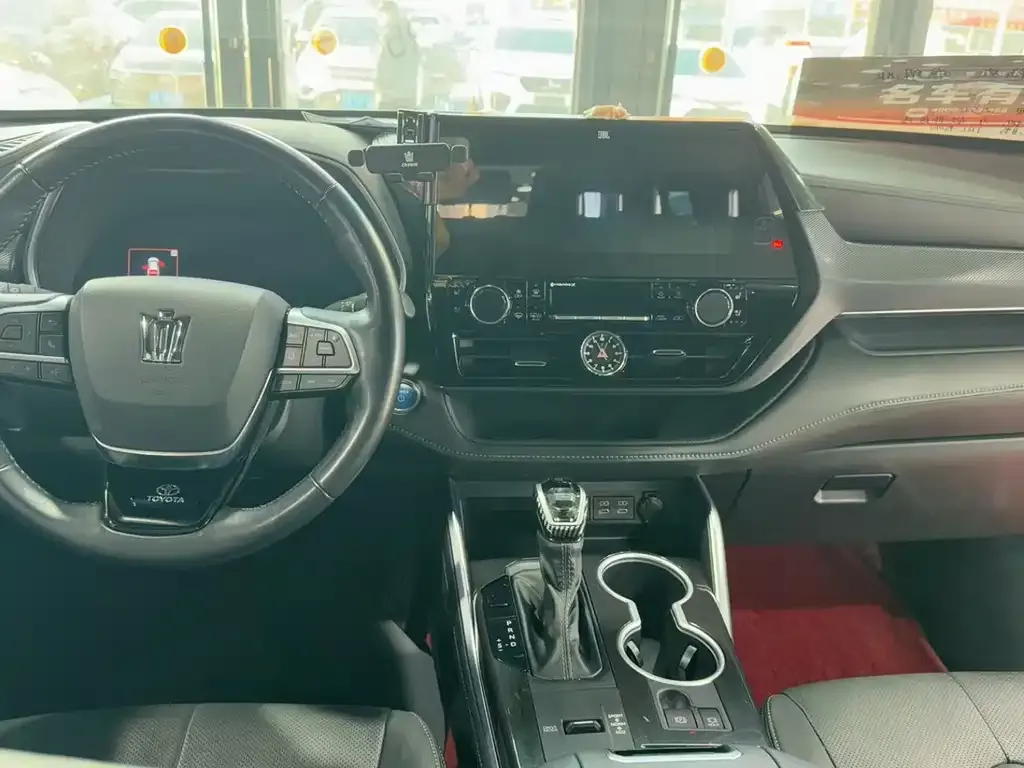 Toyota Crown Kluger 2022 из CN, фото 4