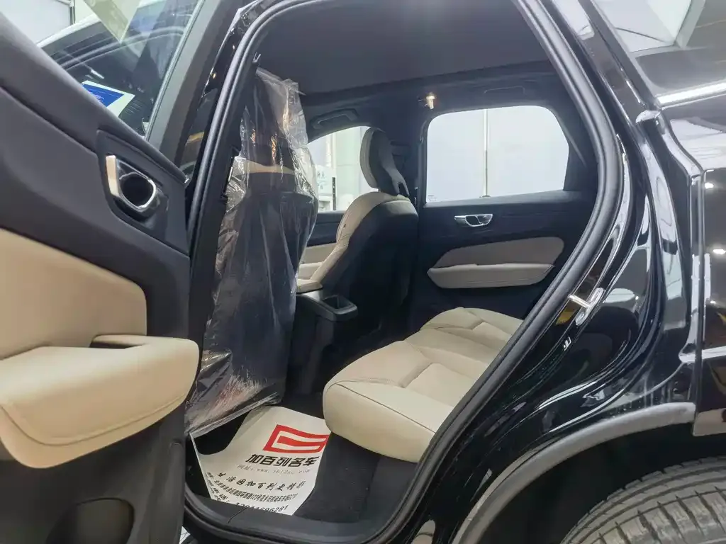 Volvo XC60 2025 из CN, фото 3