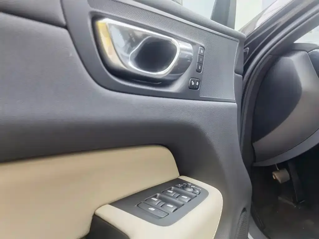 Volvo XC60 2025 из CN, фото 4