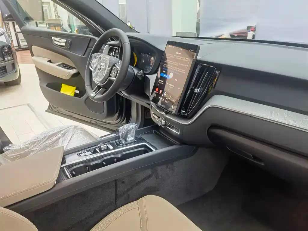 Volvo XC60 2025 из CN, фото 5