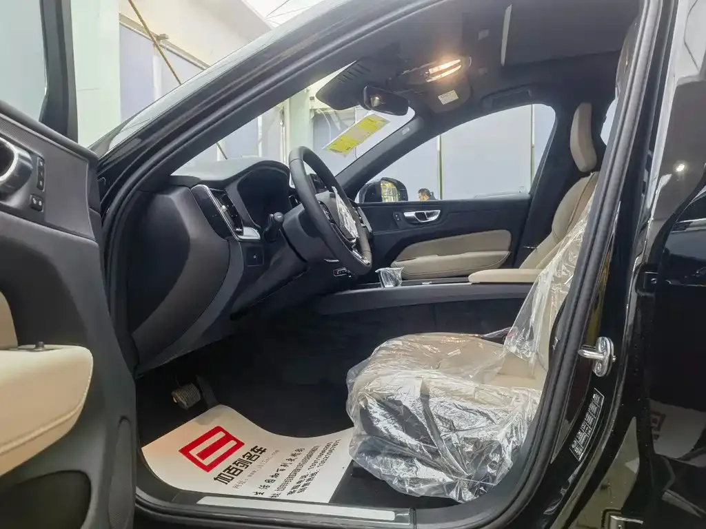 Volvo XC60 2025 из CN, фото 10