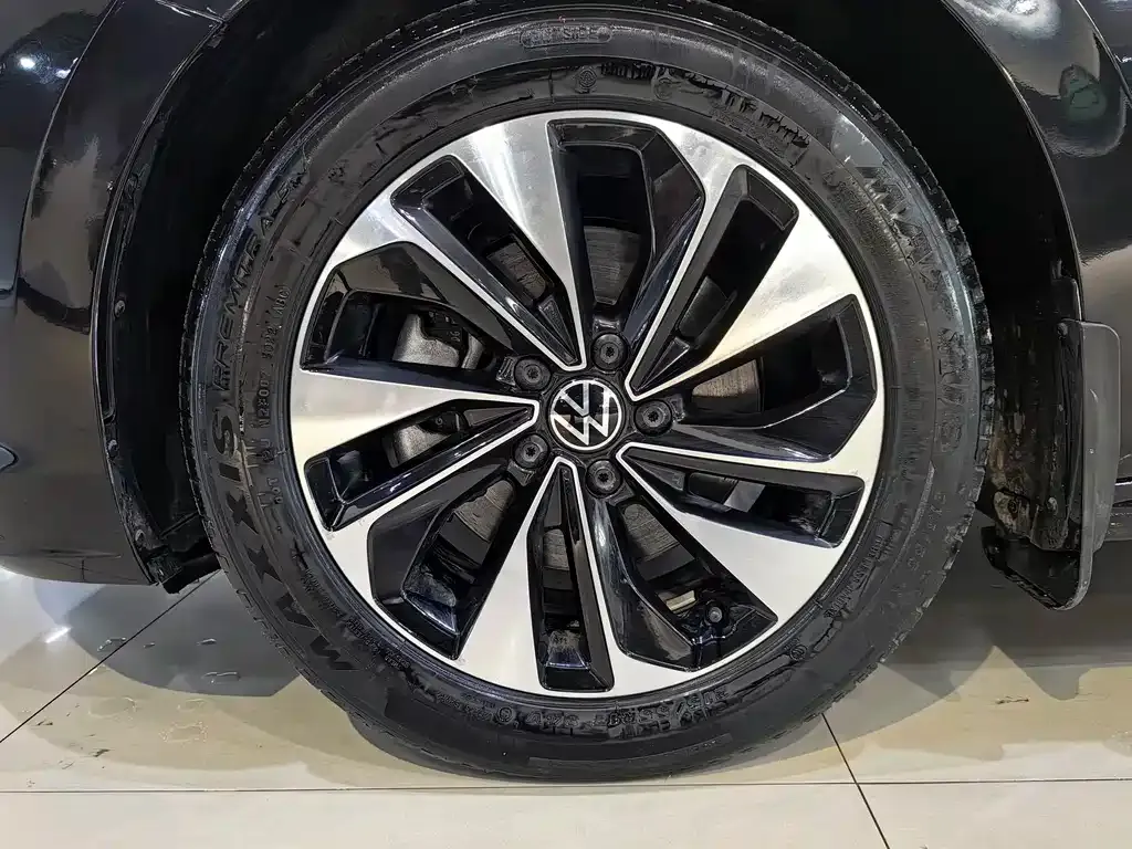 Volkswagen Passat — фото 10