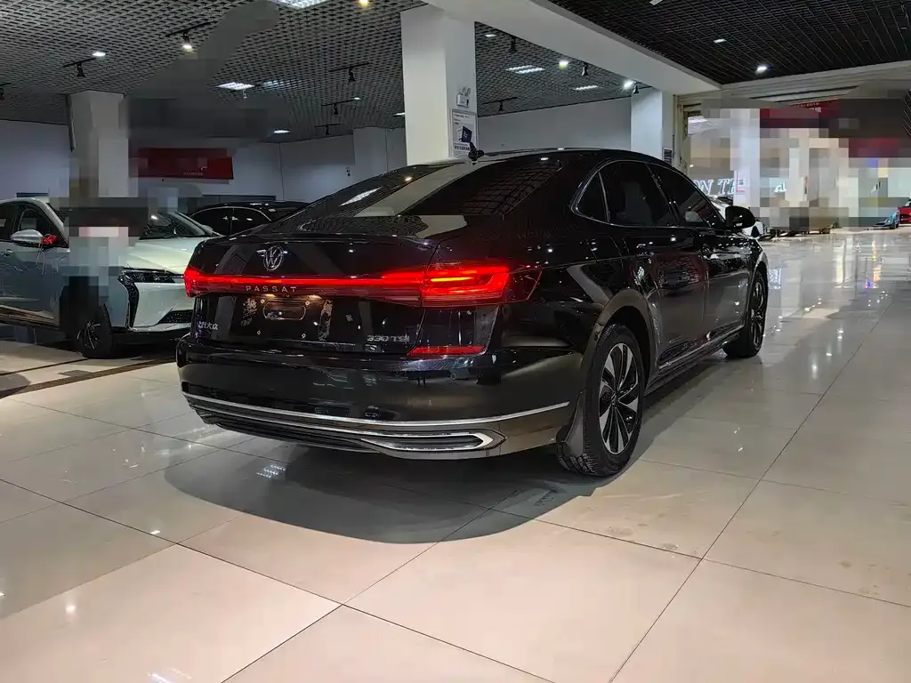 Volkswagen Passat — фото 6