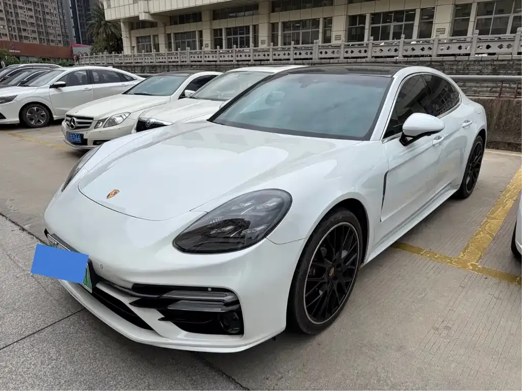 Porsche Panamera Hybrid — фото 1
