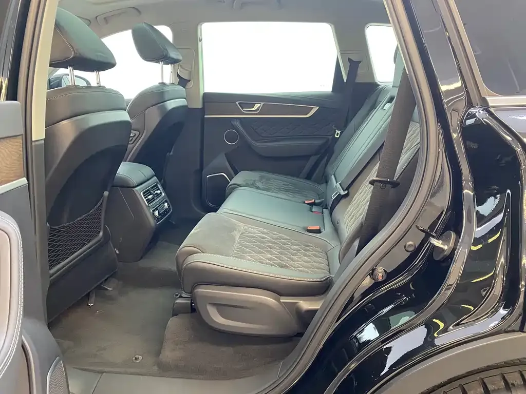Hongqi HS7 2022 из CN, фото 3