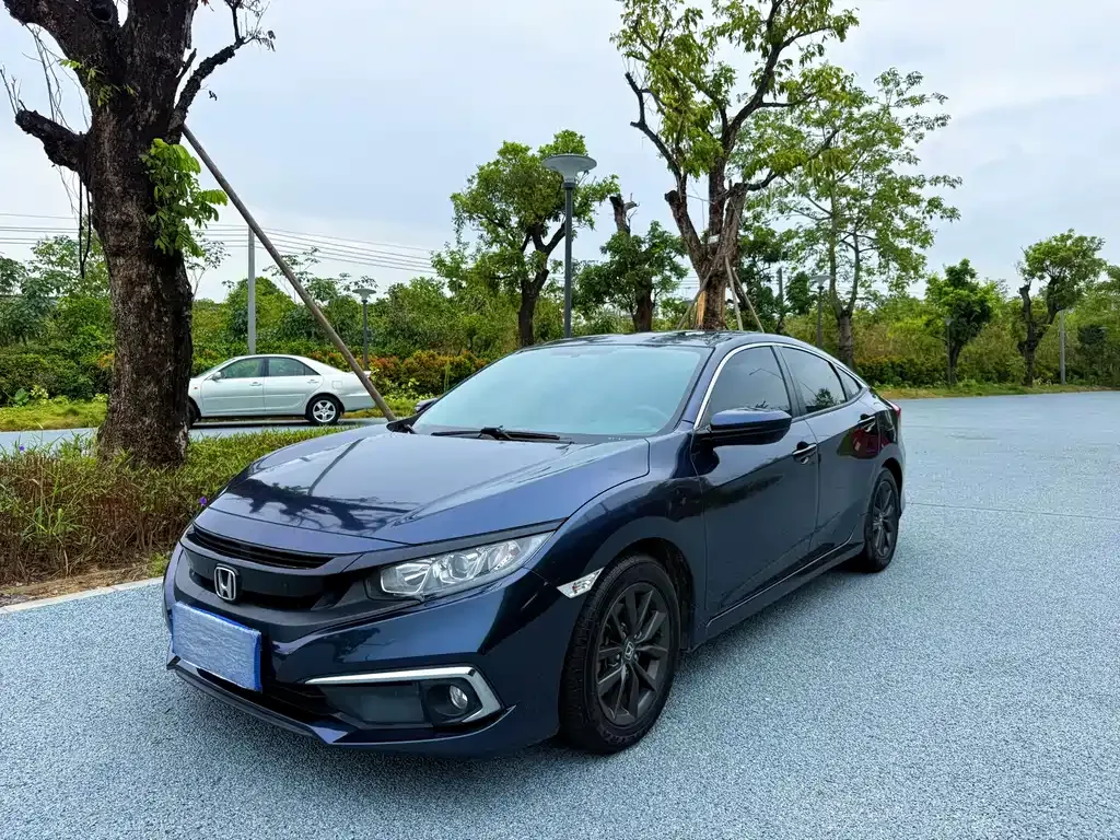 Honda Civic — фото 1