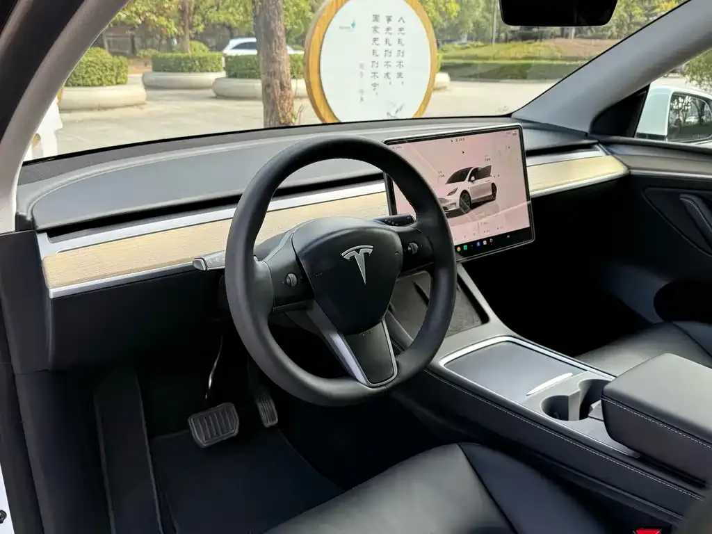 Tesla Model Y — фото 4