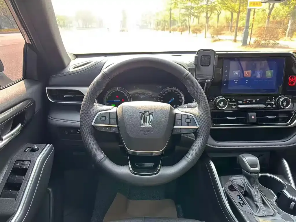 Toyota Crown Kluger 2024 из CN, фото 9