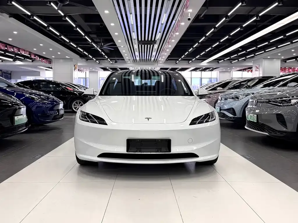 Tesla Model 3 — фото 4